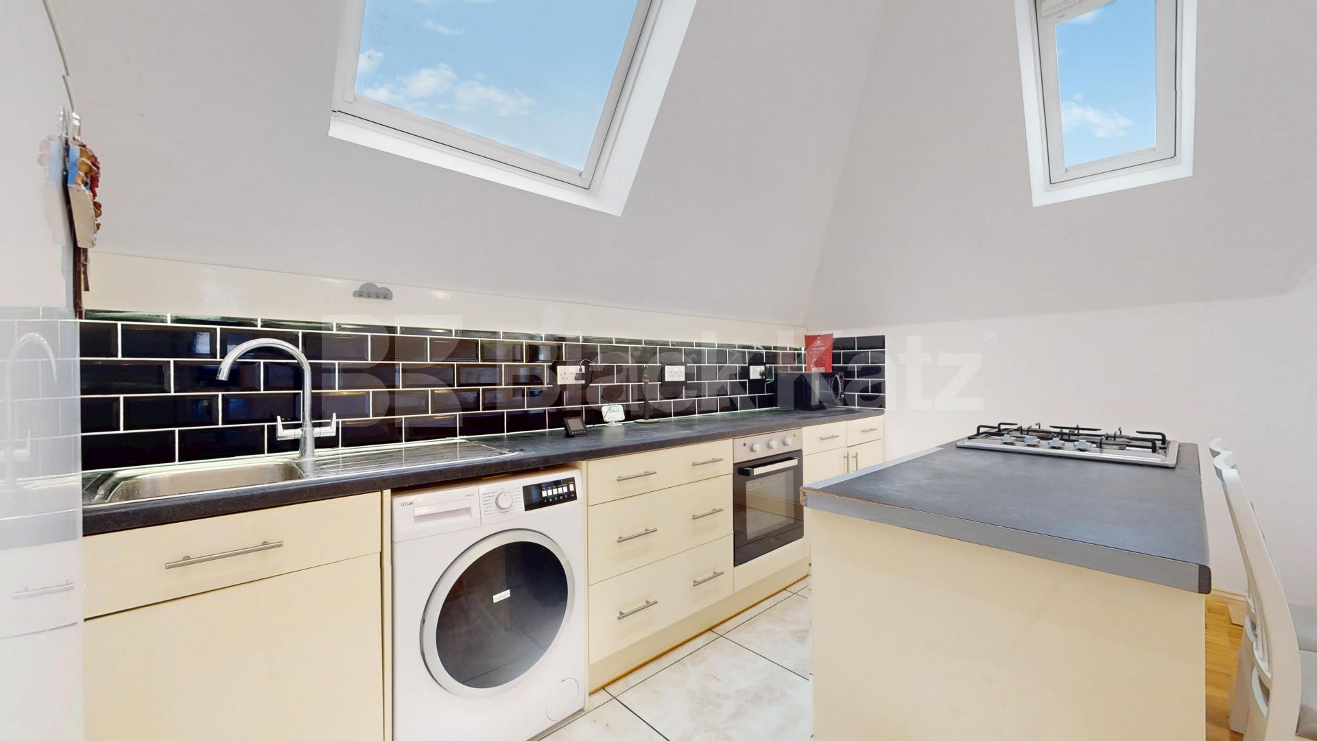 Modern & Spacious 1 bedroom property with communal Terrace Myddleton Road, Bounds Green